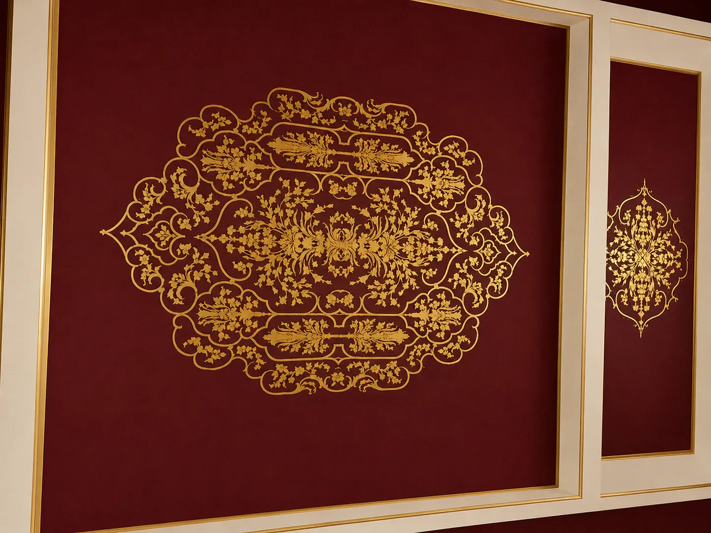 Décor à la feuille d’or réalisé par Auréa Dorure.
